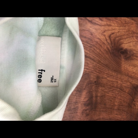 Aritzia Wilfred Free Green Tye-Dye Sweatshirt - Picture 3 of 4